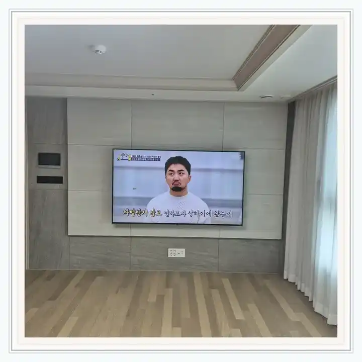 벽걸이TV 거치대 참고 사진 · 스마트휴 설치 조건