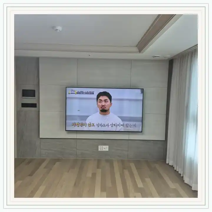 벽걸이TV 거치대 참고 사진 · 파밀리에더클래식 설치 조건